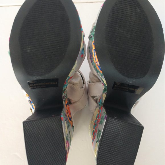 Qupid Gray High Heel Sandals With Floral Embroidery Pattern Block Heel NWD NIB - Picture 8 of 16